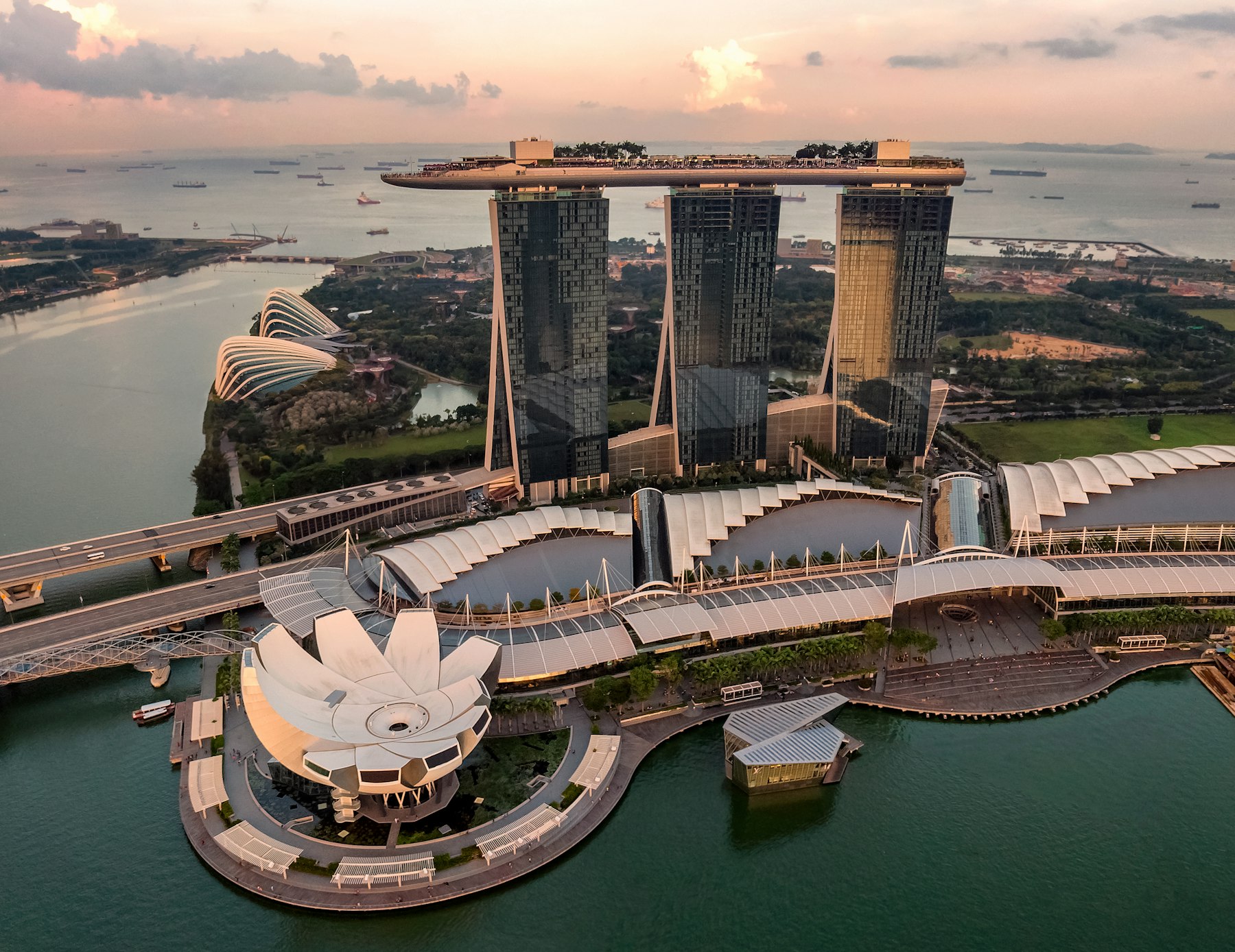 Marina Bay in Singapore at dusk.